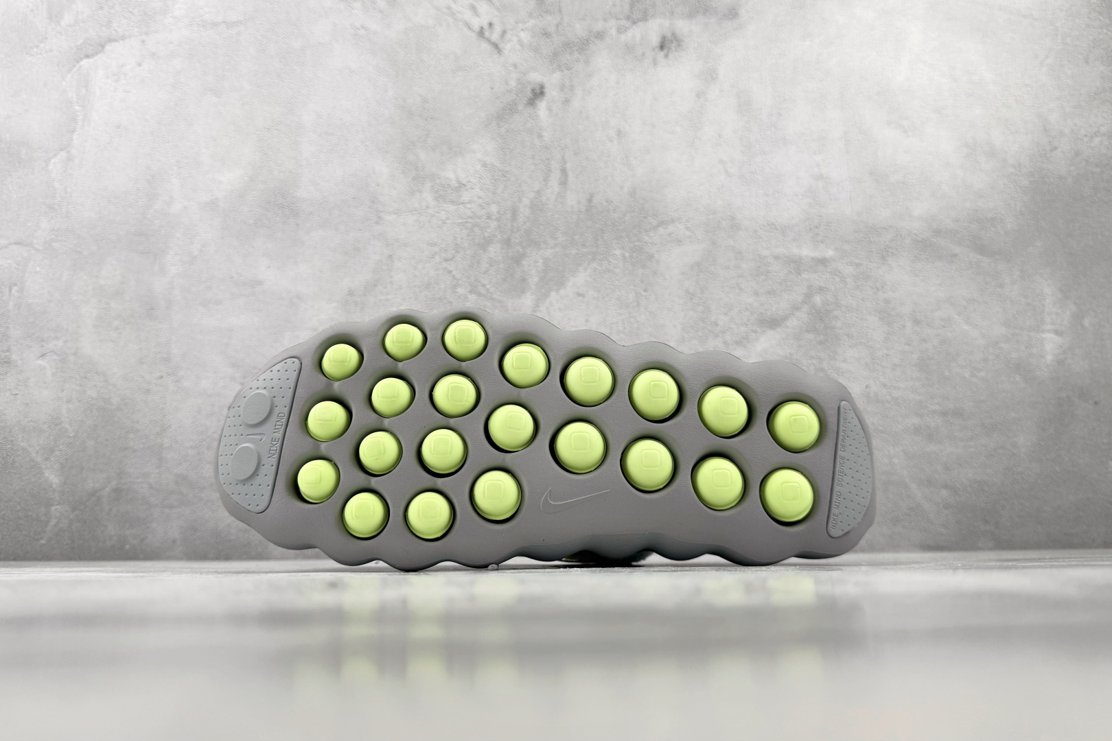 LJ渠道 Nike Mind 002 Flyknit 白灰 货号：IR2176-100 尺码：36 36.5 37.5 