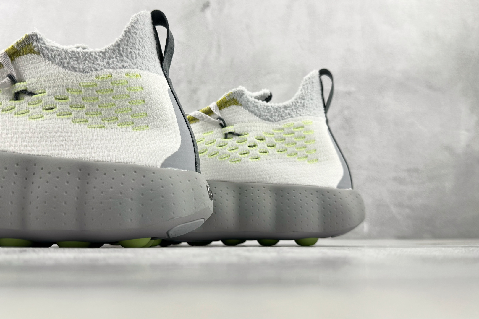 LJ渠道 Nike Mind 002 Flyknit 白灰 货号：IR2176-100 尺码：36 36.5 37.5 
