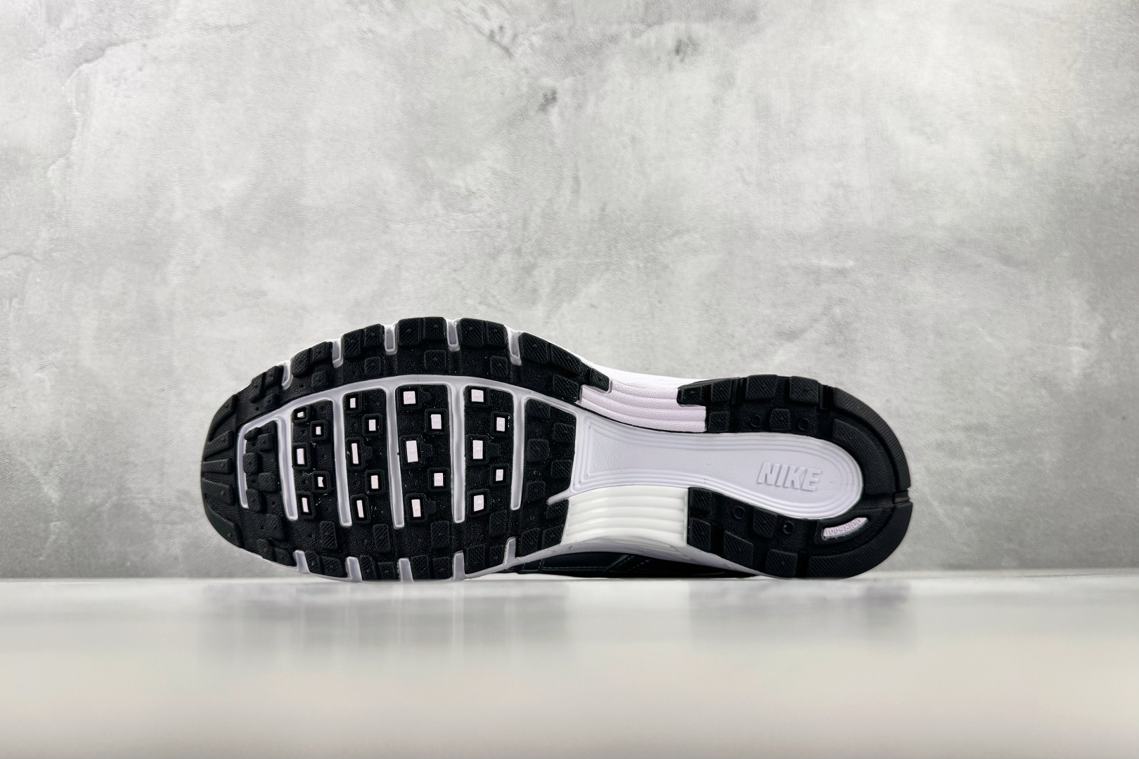 HN Nike P-6000 银色 货号：FD9876 101 尺码：36 36.5 37 38.5 39 40 40.