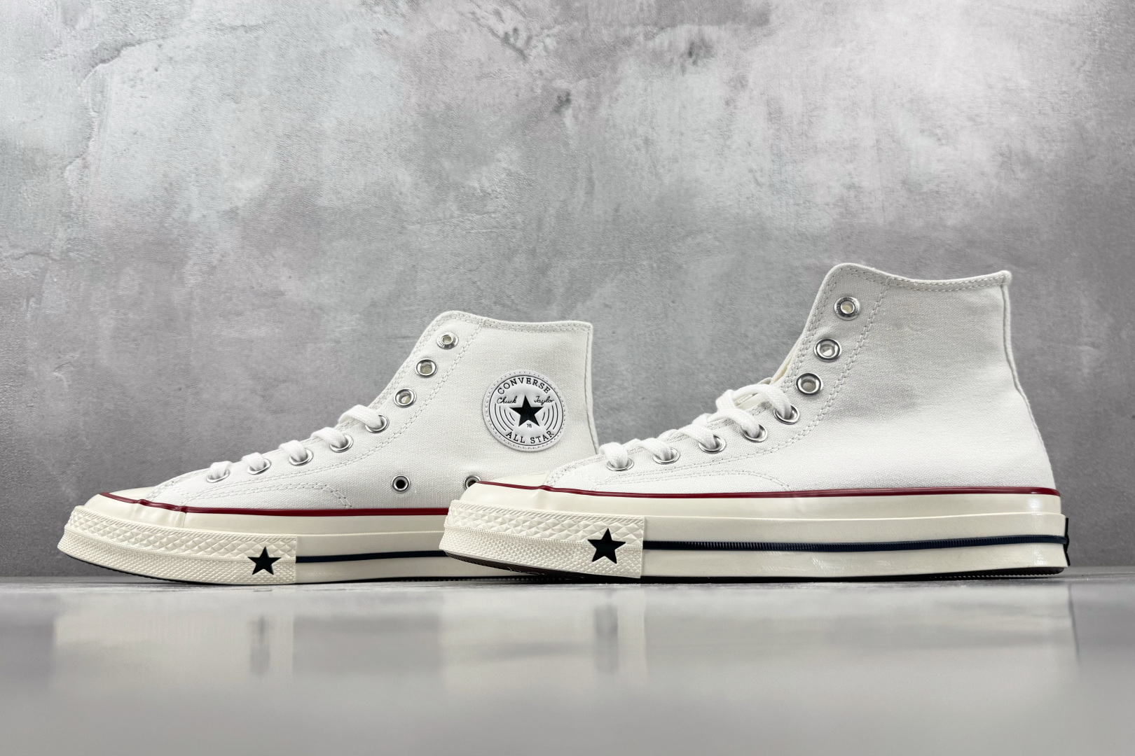 H 版 Converse CHUCK 70 X 致敬元年 白色 • 鞋头侧边实心黑五角星 • 鞋侧圆形皮标+后跟三星标: H 版 Converse CHUCK 70 X 致敬元年 白色 • 鞋头侧边实心黑五角星 • 鞋侧圆形皮标+后跟三星标:
