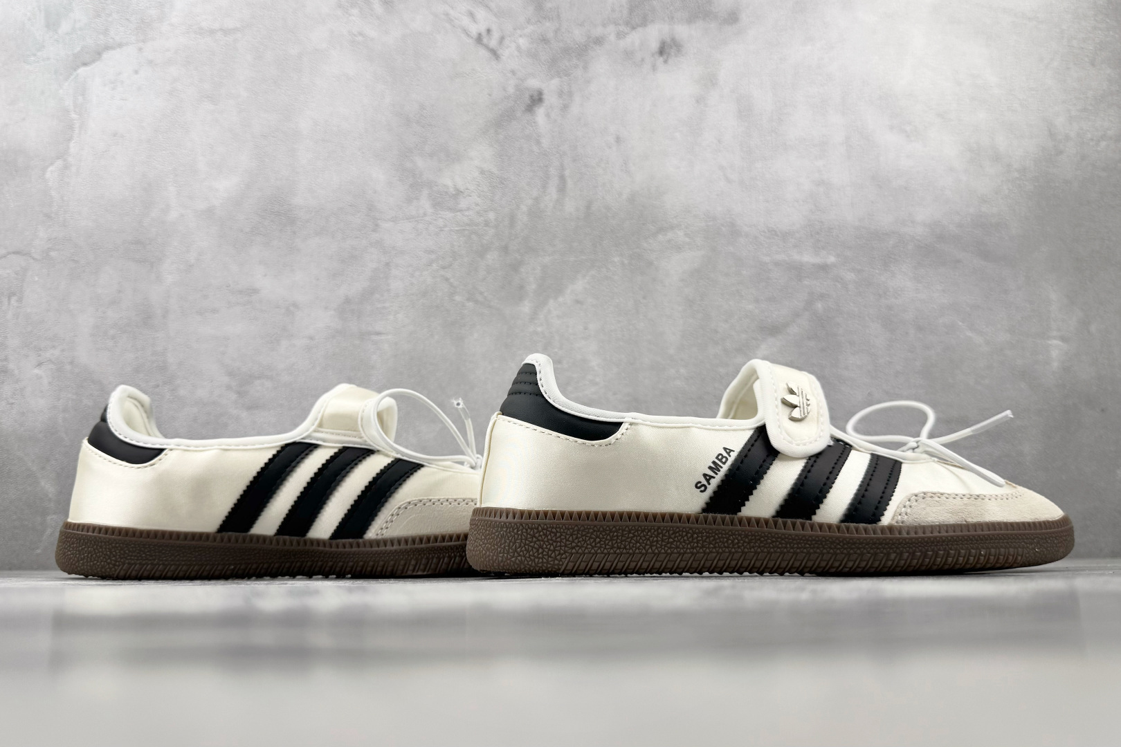 R 版出口订单 adidas originals Samba Jane 灰黑 货号:KZ6689 尺码:35.5 36 R 版出口订单 adidas originals Samba Jane 灰黑 货号:KZ6689 尺码:35.5 36