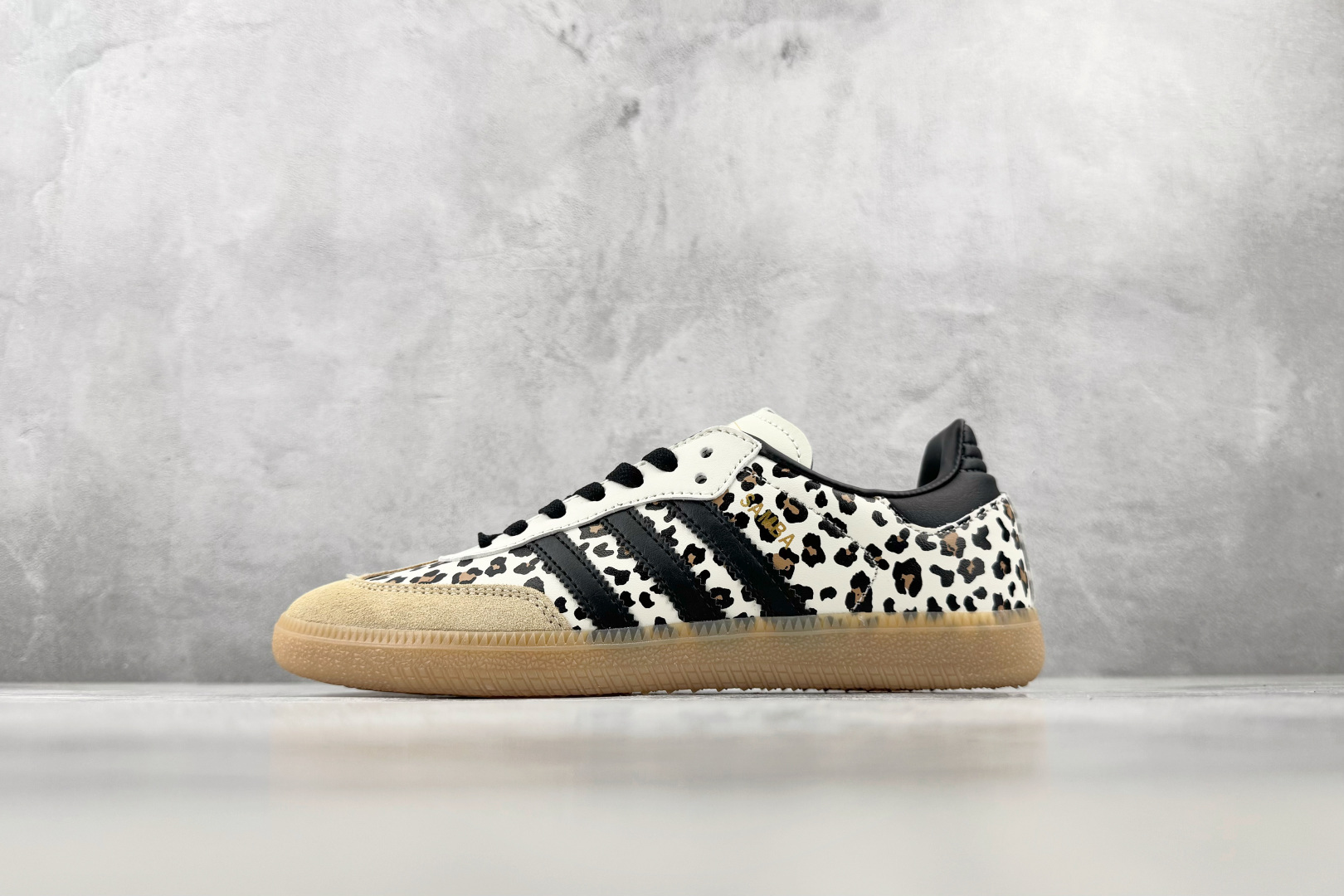 R 版出口订单 adidas originals SAMBA OG 米白色 货号:KK2535 尺码:35.5 36 3 R 版出口订单 adidas originals SAMBA OG 米白色 货号:KK2535 尺码:35.5 36 3
