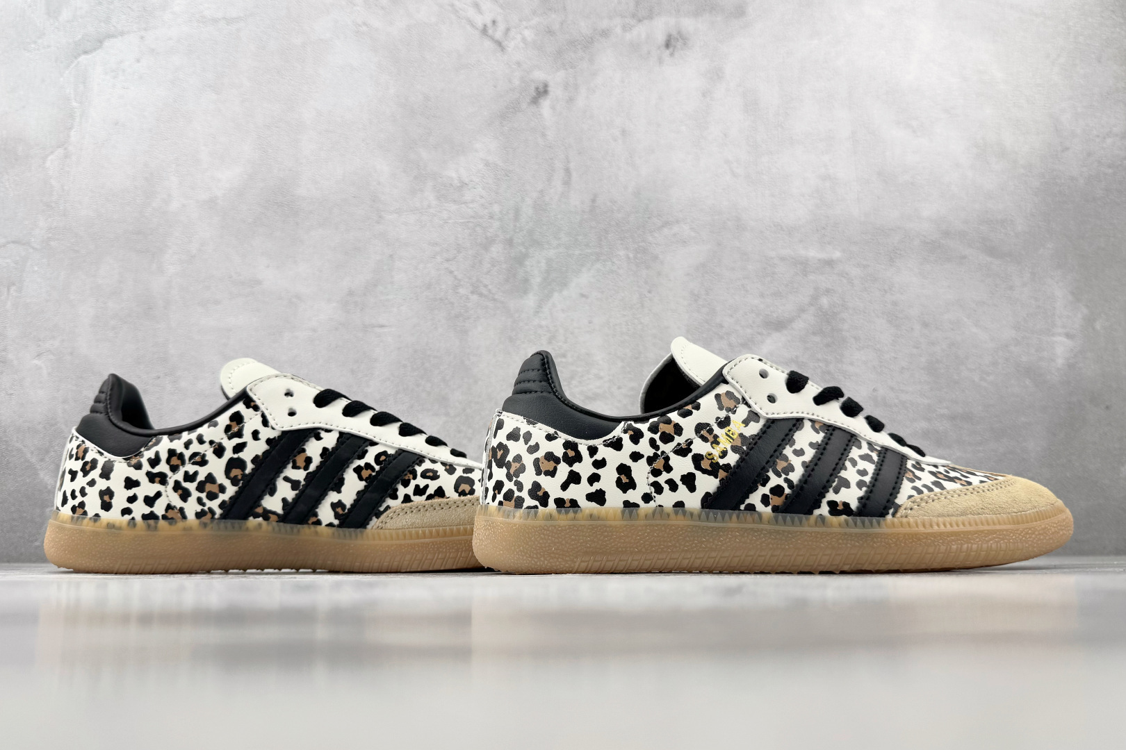 R 版出口订单 adidas originals SAMBA OG 米白色 货号:KK2535 尺码:35.5 36 3 R 版出口订单 adidas originals SAMBA OG 米白色 货号:KK2535 尺码:35.5 36 3