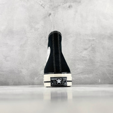 H 版 Converse CHUCK 70X 黑色 • 鞋头侧边实心黑五角星 • 鞋侧圆形皮标+后跟三星标:音波环绕弧线 H 版 Converse CHUCK 70X 黑色 • 鞋头侧边实心黑五角星 • 鞋侧圆形皮标+后跟三星标:音波环绕弧线