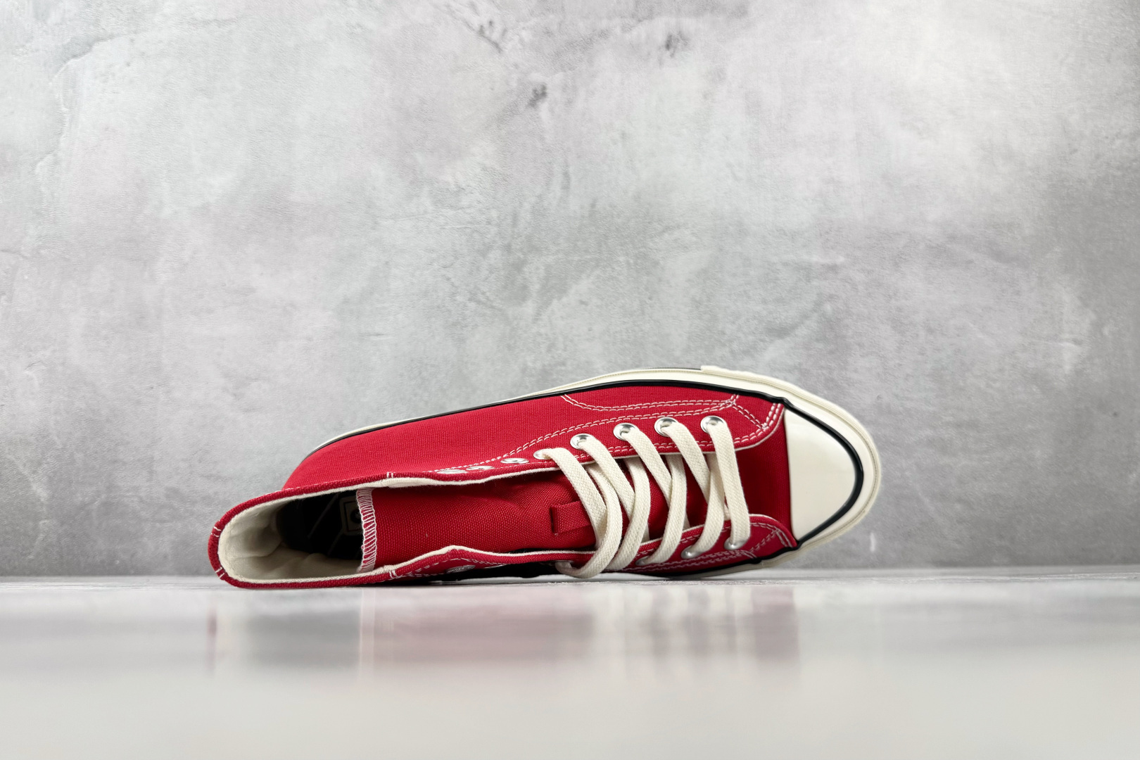 H 版 Converse CHUCK 70X 红色 • 鞋头侧边实心黑五角星 • 鞋侧圆形皮标+后跟三星标：音波环绕弧线