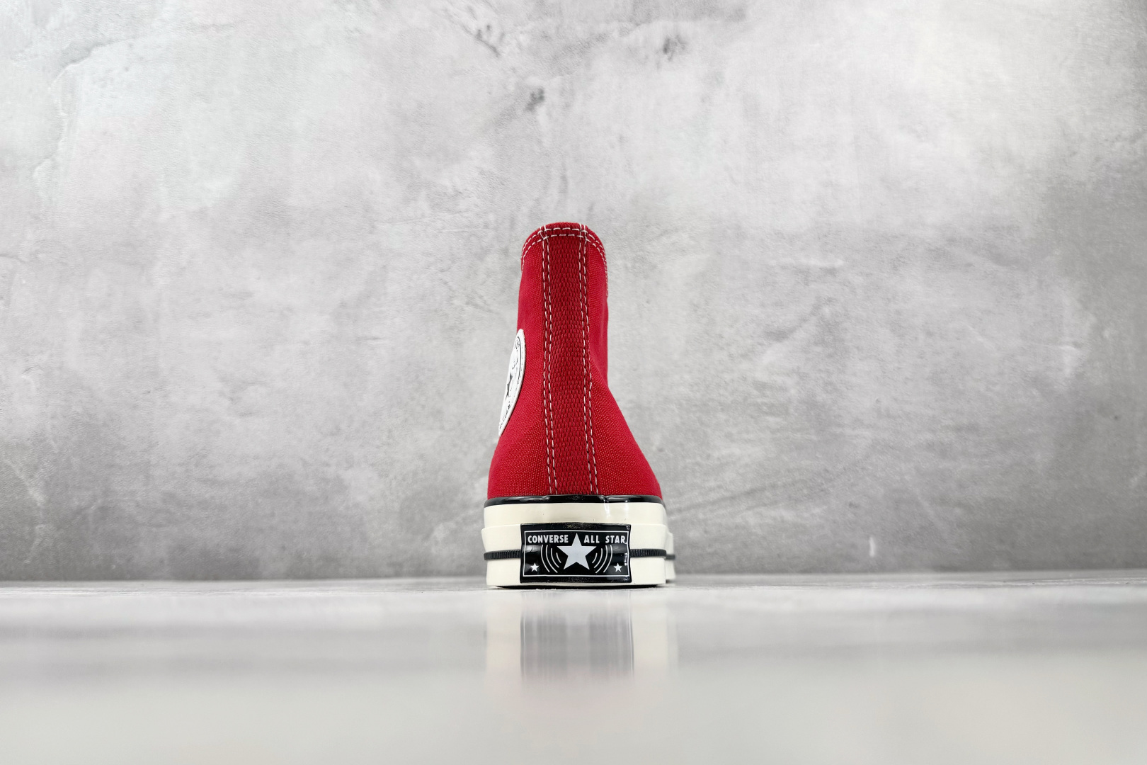 H 版 Converse CHUCK 70X 红色 • 鞋头侧边实心黑五角星 • 鞋侧圆形皮标+后跟三星标：音波环绕弧线