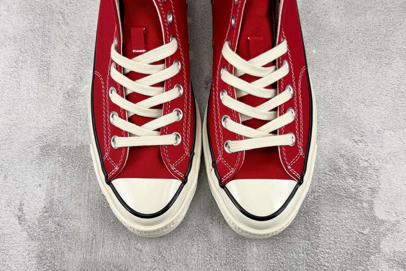 H 版 Converse CHUCK 70X 红色 • 鞋头侧边实心黑五角星 • 鞋侧圆形皮标+后跟三星标：音波环绕弧线