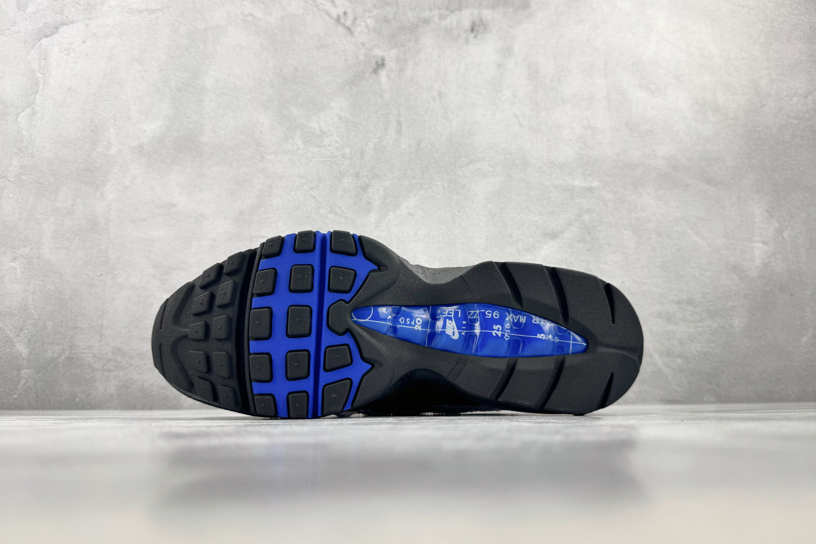 KZ 2.0 口碑神作 Nike Air Max 95 Family Pack 白色 货号:IQ0284-010 尺码: KZ 2.0 口碑神作 Nike Air Max 95 Family Pack 白色 货号:IQ0284-010 尺码: