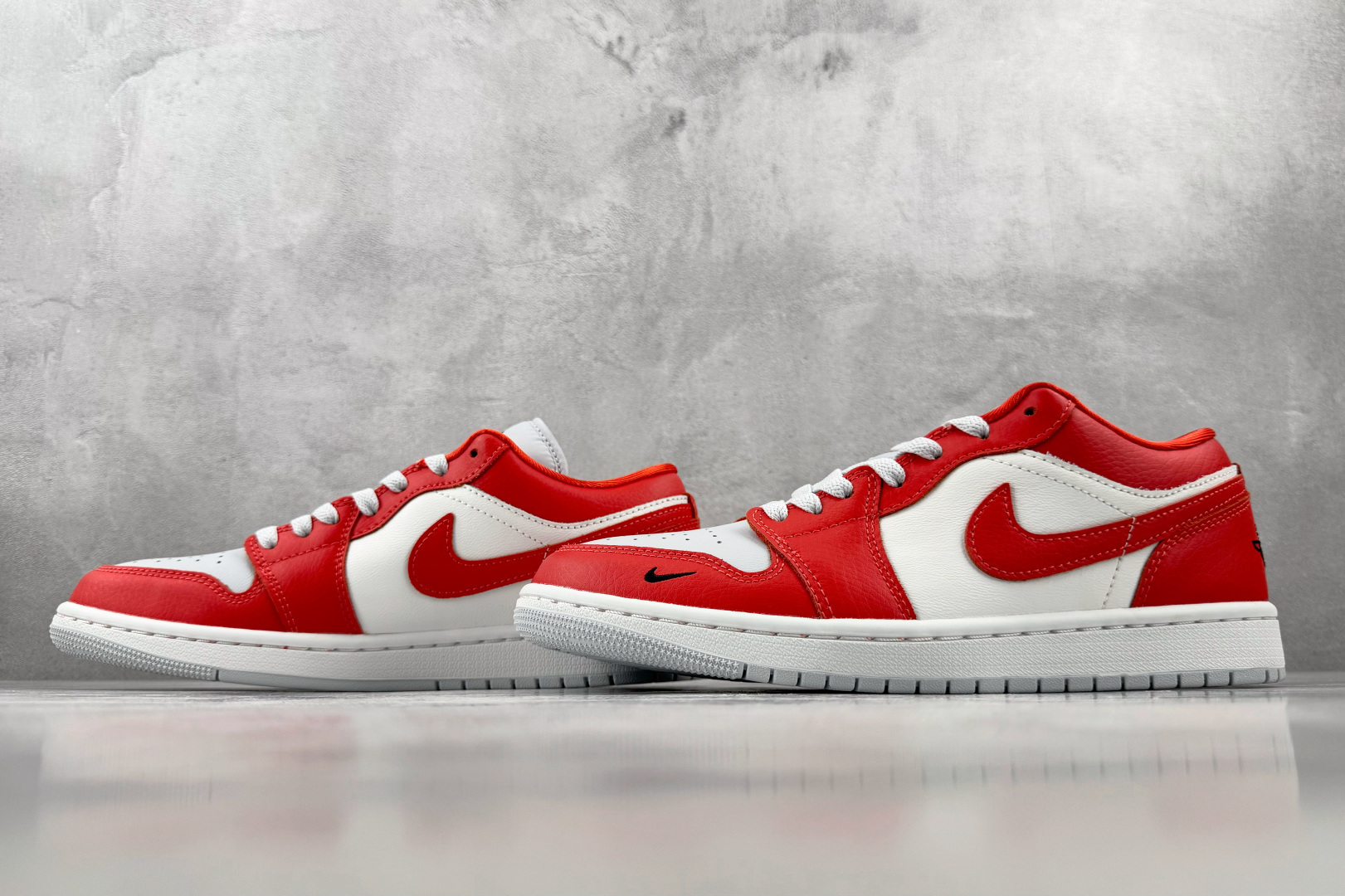DT 公司级 Jordan Air Jordan 1 红白 货号:II9813-600 尺码:40 40.5 41 42 DT 公司级 Jordan Air Jordan 1 红白 货号:II9813-600 尺码:40 40.5 41 42