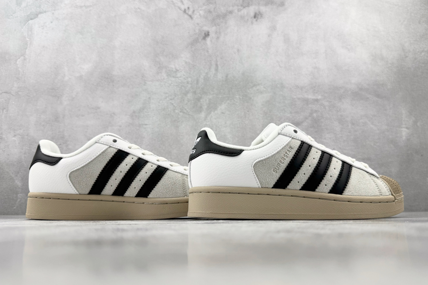 DH adidas originals Superstar 2 白黑 货号:KJ9947 尺码:35.5 36 36.5 DH adidas originals Superstar 2 白黑 货号:KJ9947 尺码:35.5 36 36.5