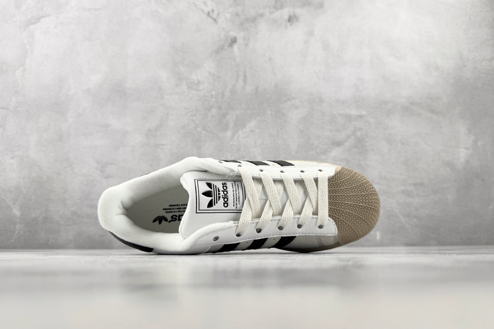DH adidas originals Superstar 2 白黑 货号:KJ9947 尺码:35.5 36 36.5 DH adidas originals Superstar 2 白黑 货号:KJ9947 尺码:35.5 36 36.5