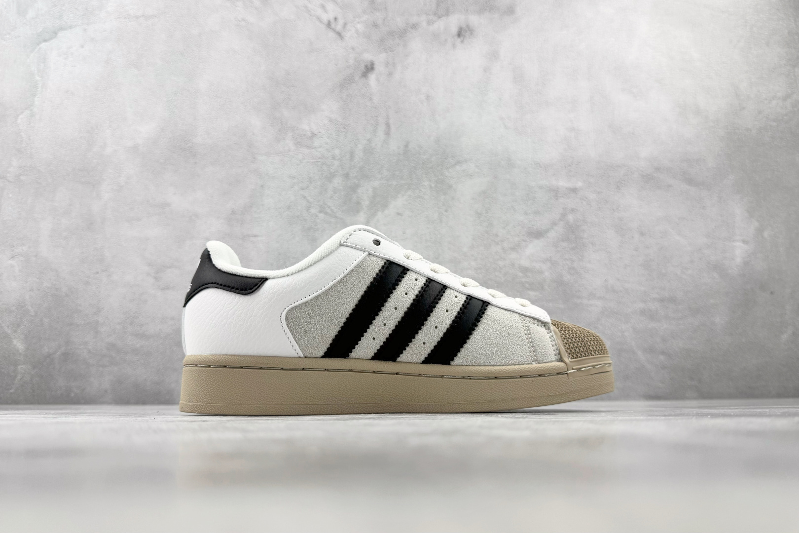 DH adidas originals Superstar 2 白黑 货号:KJ9947 尺码:35.5 36 36.5 DH adidas originals Superstar 2 白黑 货号:KJ9947 尺码:35.5 36 36.5
