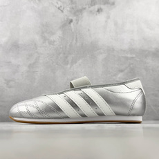 R版 出口订单 adidas originalsTaekwondo MJ 银色 货号:KJ8241 尺码:35.5 36 R版 出口订单 adidas originalsTaekwondo MJ 银色 货号:KJ8241 尺码:35.5 36