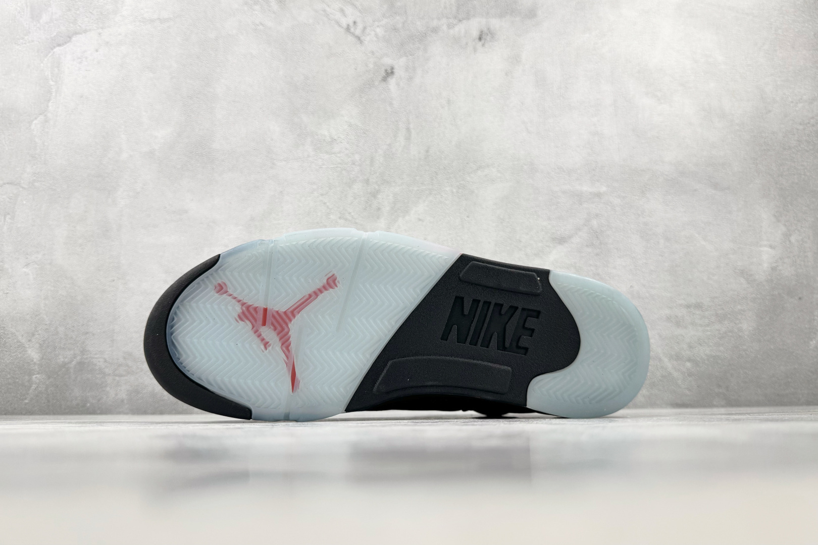 GX 顶级纯原 完美复刻 Jordan Air Jordan 5 黑红 货号:HQ7978 001 尺码:40 40.5 GX 顶级纯原 完美复刻 Jordan Air Jordan 5 黑红 货号:HQ7978 001 尺码:40 40.5