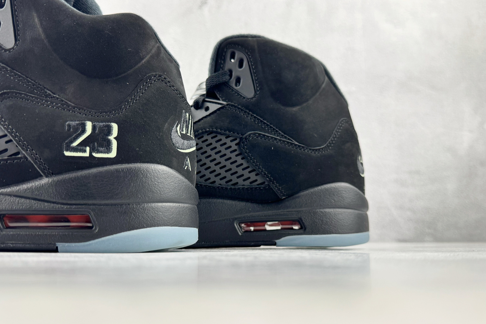 GX 顶级纯原 完美复刻 Jordan Air Jordan 5 黑红 货号:HQ7978 001 尺码:40 40.5 GX 顶级纯原 完美复刻 Jordan Air Jordan 5 黑红 货号:HQ7978 001 尺码:40 40.5