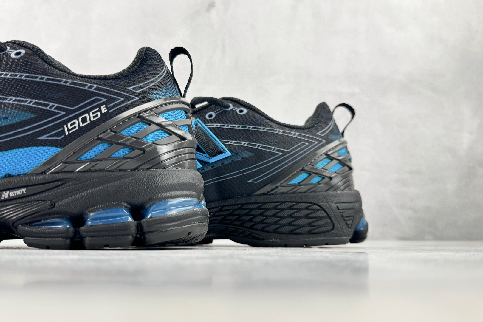 FC 纯原出品 New Balance NB 1906 黑蓝 货号:U19064Z7 尺码:36 36.5 37.5 3 FC 纯原出品 New Balance NB 1906 黑蓝 货号:U19064Z7 尺码:36 36.5 37.5 3