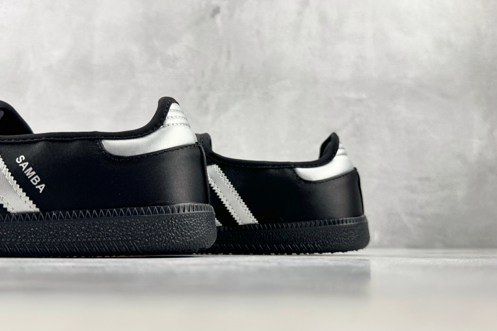 R版 出口订单 adidas originals Samba Jane 黑色 货号:KZ8952 尺码:35.5 36 R版 出口订单 adidas originals Samba Jane 黑色 货号:KZ8952 尺码:35.5 36