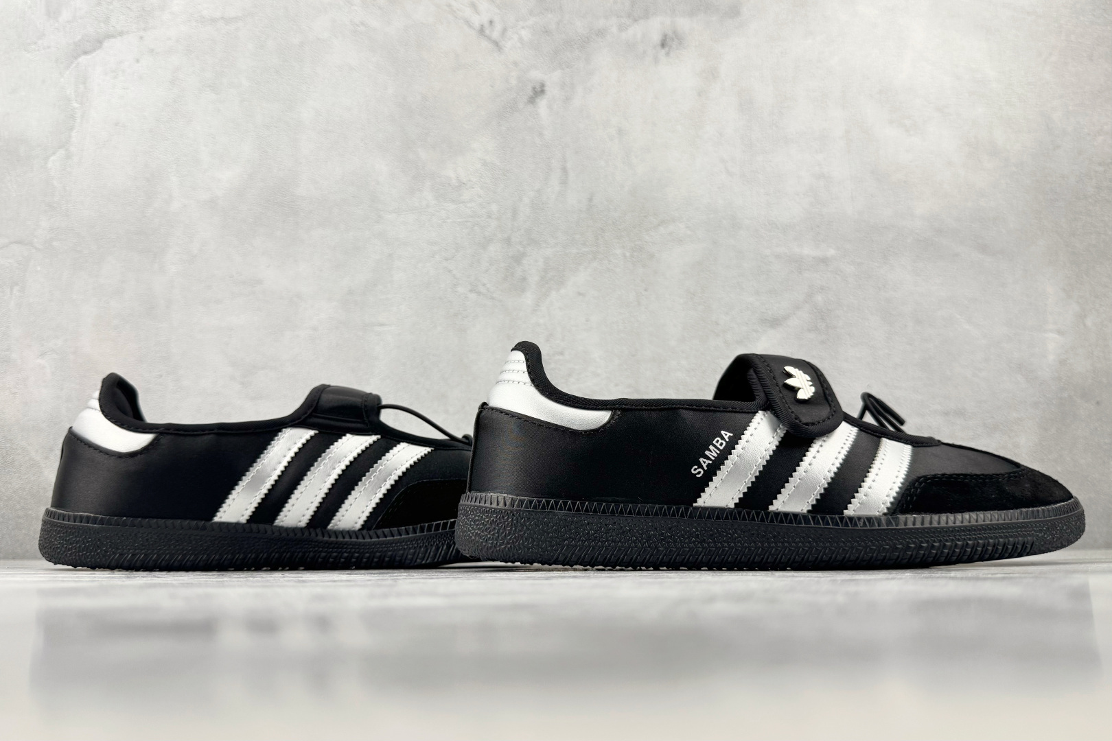 R版 出口订单 adidas originals Samba Jane 黑色 货号:KZ8952 尺码:35.5 36 R版 出口订单 adidas originals Samba Jane 黑色 货号:KZ8952 尺码:35.5 36