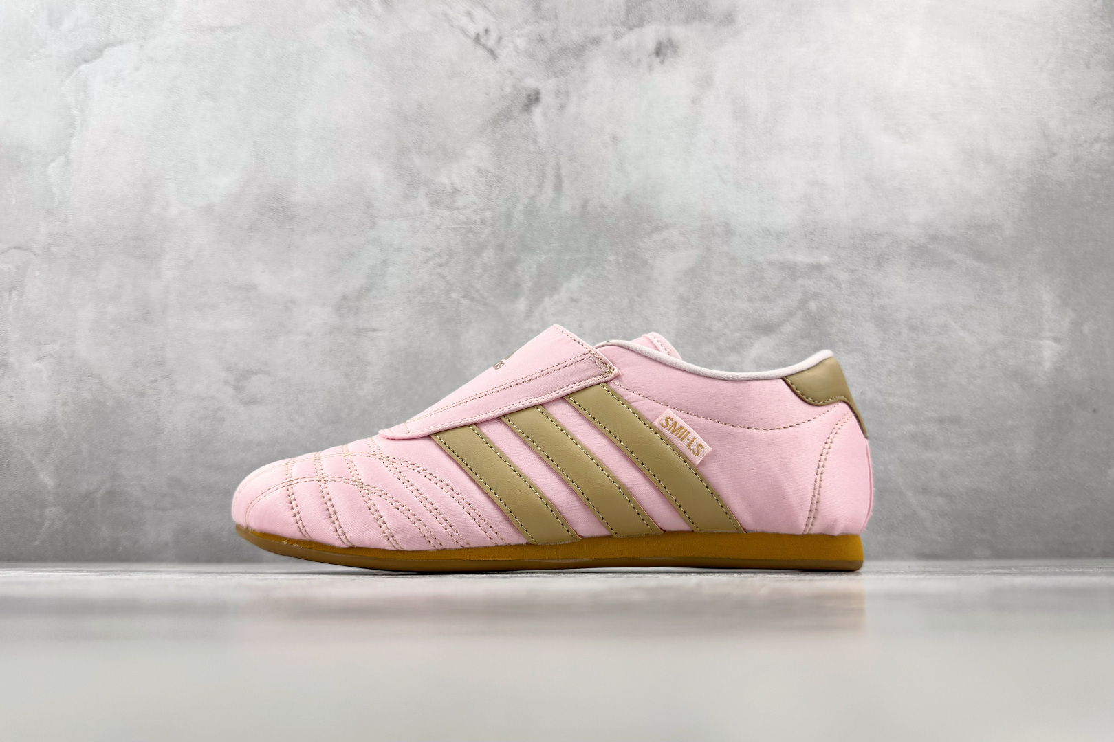 ZG 性价比天花板 adidas originals Taekwondo 粉黄 货号：JQ8209 尺码：35.5 36