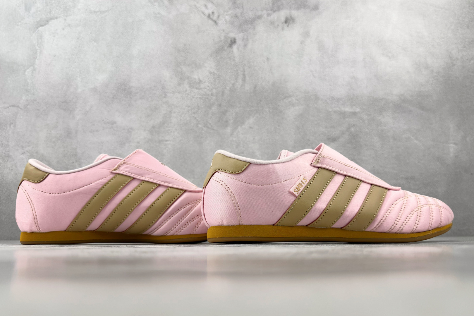 ZG 性价比天花板 adidas originals Taekwondo 粉黄 货号：JQ8209 尺码：35.5 36