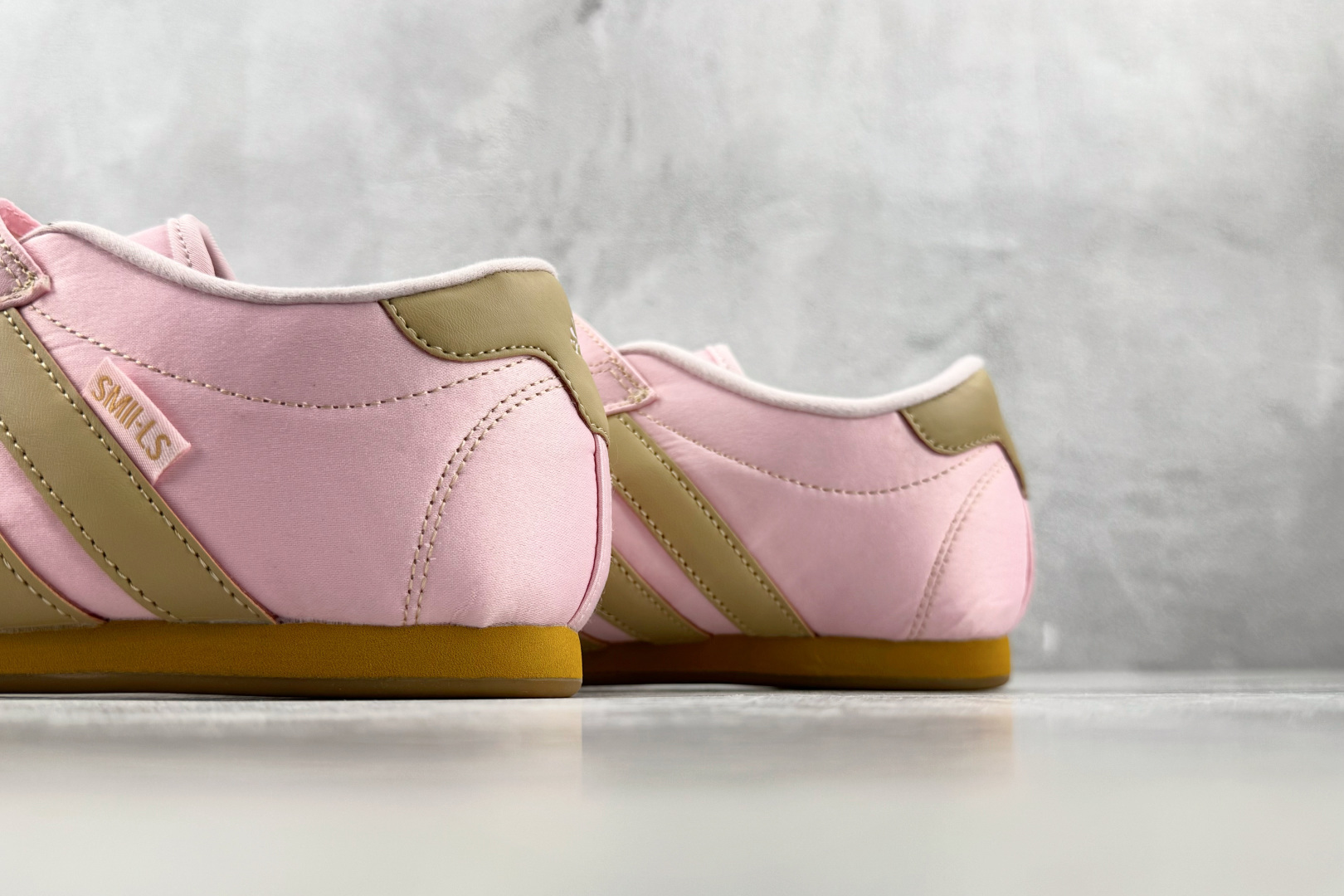 ZG 性价比天花板 adidas originals Taekwondo 粉黄 货号：JQ8209 尺码：35.5 36