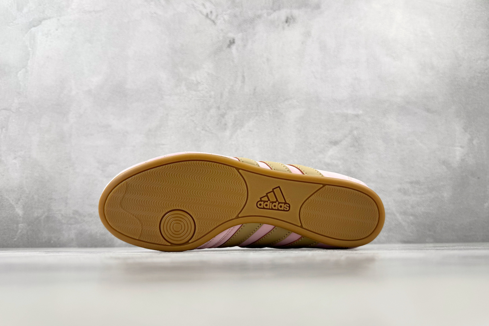 ZG 性价比天花板 adidas originals Taekwondo 粉黄 货号：JQ8209 尺码：35.5 36