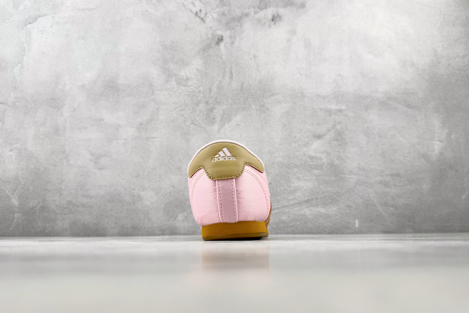 ZG 性价比天花板 adidas originals Taekwondo 粉黄 货号：JQ8209 尺码：35.5 36