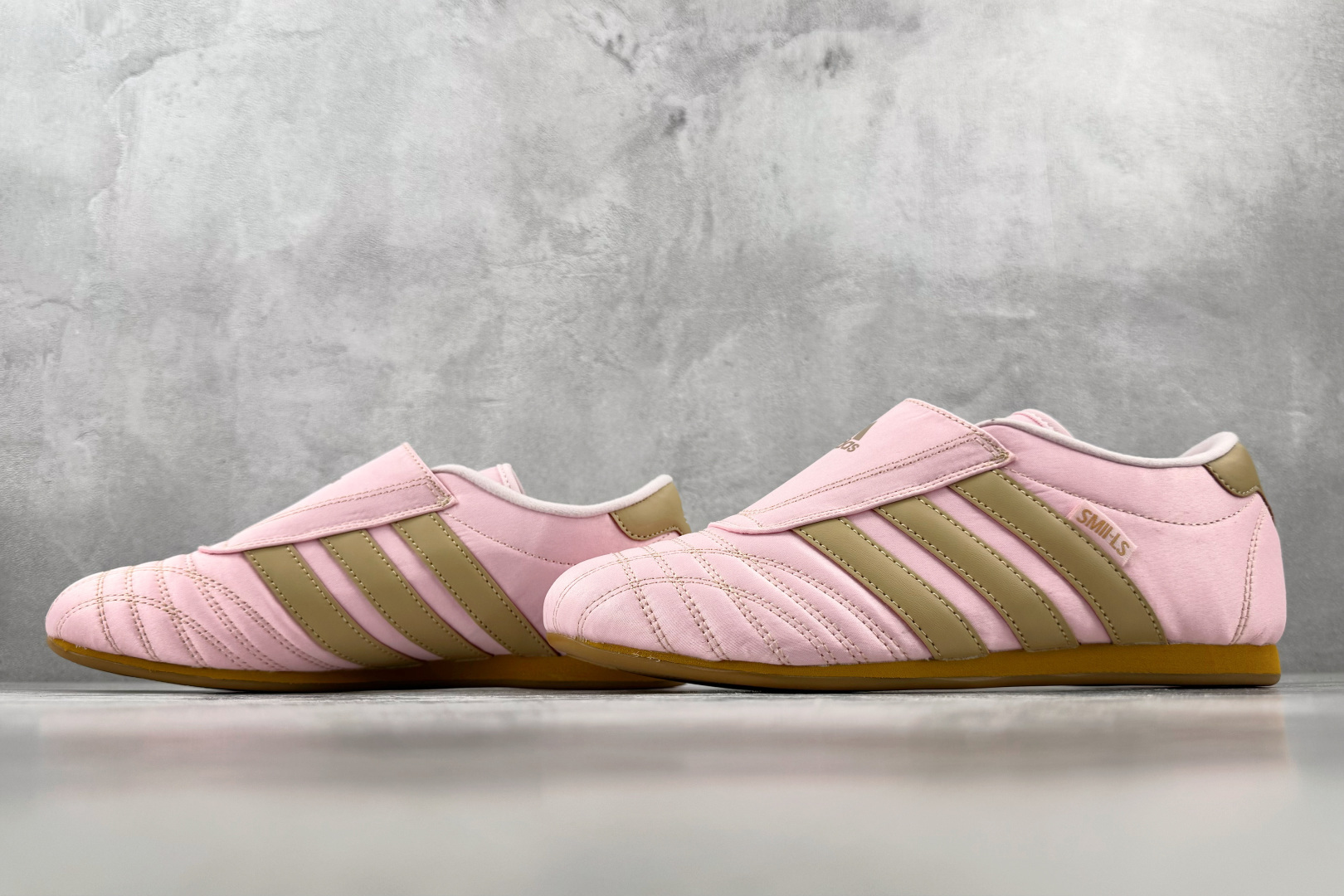 ZG 性价比天花板 adidas originals Taekwondo 粉黄 货号：JQ8209 尺码：35.5 36
