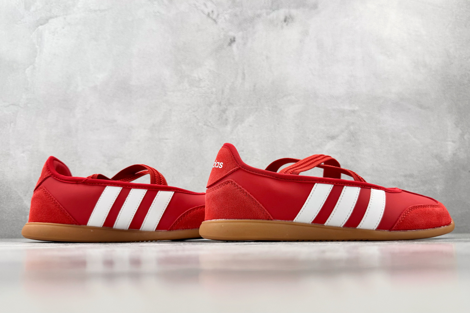 R 版出口订单 adidas BARREDA Mary Jane 红白 货号:HQ7398 尺码:35.5 36 36. R 版出口订单 adidas BARREDA Mary Jane 红白 货号:HQ7398 尺码:35.5 36 36.