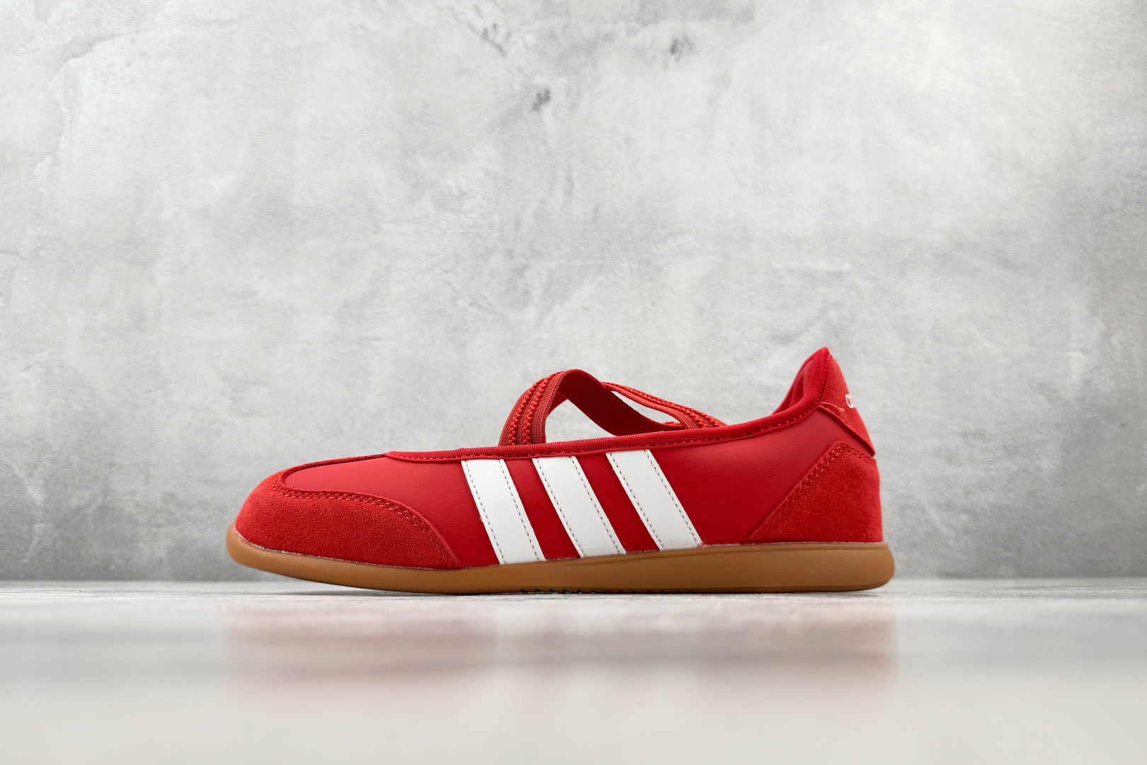 R 版出口订单 adidas BARREDA Mary Jane 红白 货号：HQ7398 尺码：35.5 36 36.