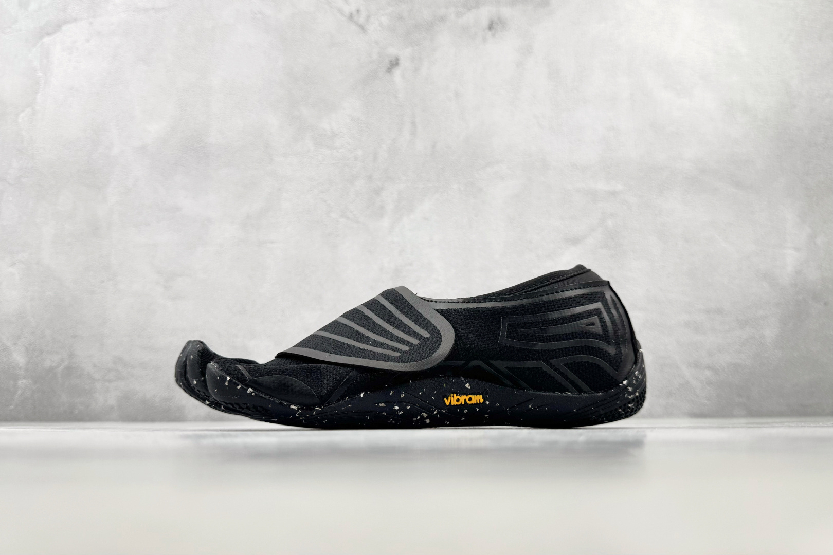 HG 品质升级 Vibram 五指鞋 Groundsplay 黑色 货号：26W8801 尺码：35 36 36.5 3