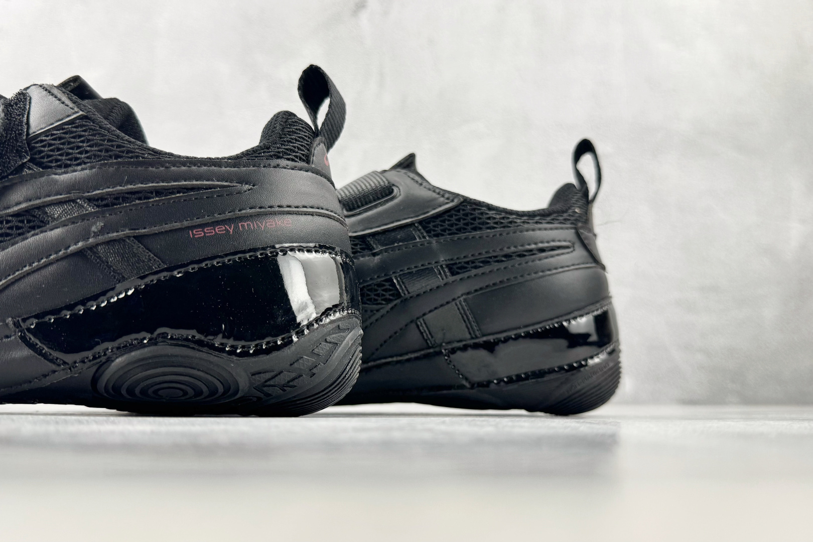 HX ISSEY MIYAKE/三宅一生 × ASICS HYPER TAPING 联名限定款 黑色 货号:1203A HX ISSEY MIYAKE/三宅一生 × ASICS HYPER TAPING 联名限定款 黑色 货号:1203A