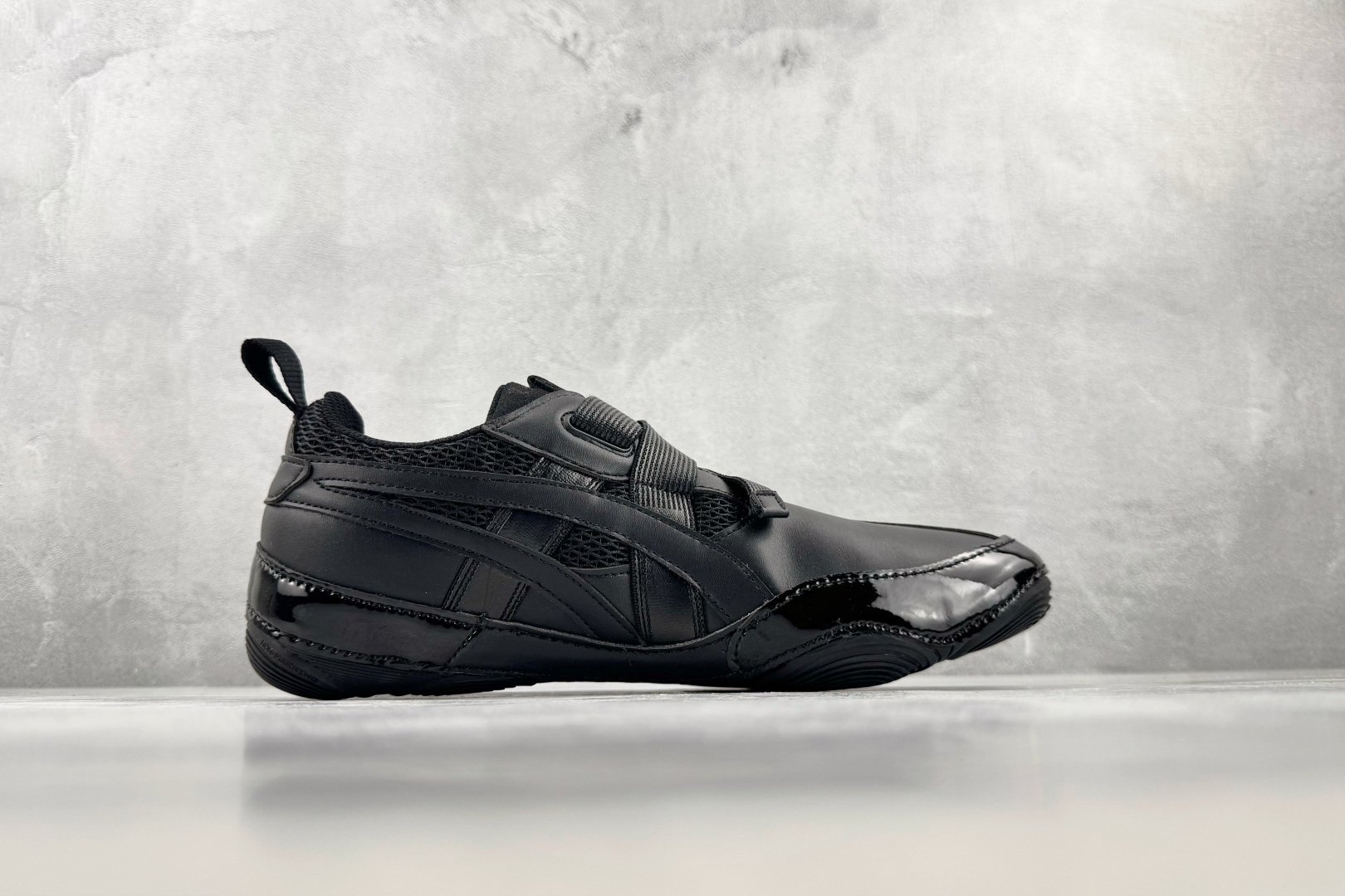 HX ISSEY MIYAKE/三宅一生 × ASICS HYPER TAPING 联名限定款 黑色 货号:1203A HX ISSEY MIYAKE/三宅一生 × ASICS HYPER TAPING 联名限定款 黑色 货号:1203A