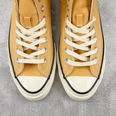 H 版 Converse CHUCK 70X 淡奶黄 • 鞋头侧边实心黑五角星 • 鞋侧圆形皮标+后跟三星标:音波环绕弧 H 版 Converse CHUCK 70X 淡奶黄 • 鞋头侧边实心黑五角星 • 鞋侧圆形皮标+后跟三星标:音波环绕弧