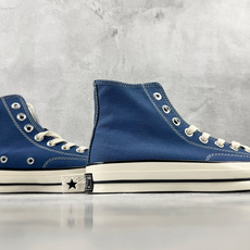 H 版 Converse CHUCK 70X 柔雾蓝色 • 鞋头侧边实心黑五角星 • 鞋侧圆形皮标+后跟三星标:音波环绕 H 版 Converse CHUCK 70X 柔雾蓝色 • 鞋头侧边实心黑五角星 • 鞋侧圆形皮标+后跟三星标:音波环绕