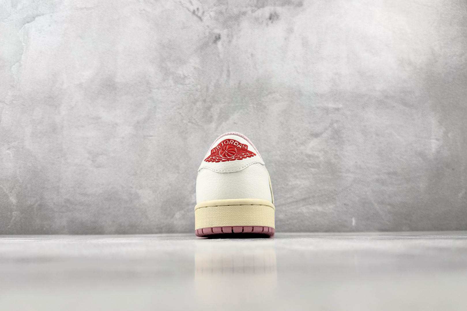 XC Jordan Air Jordan 1 Low OG SP 倒钩 粉白色 货号：DM7866 600 尺码：36 