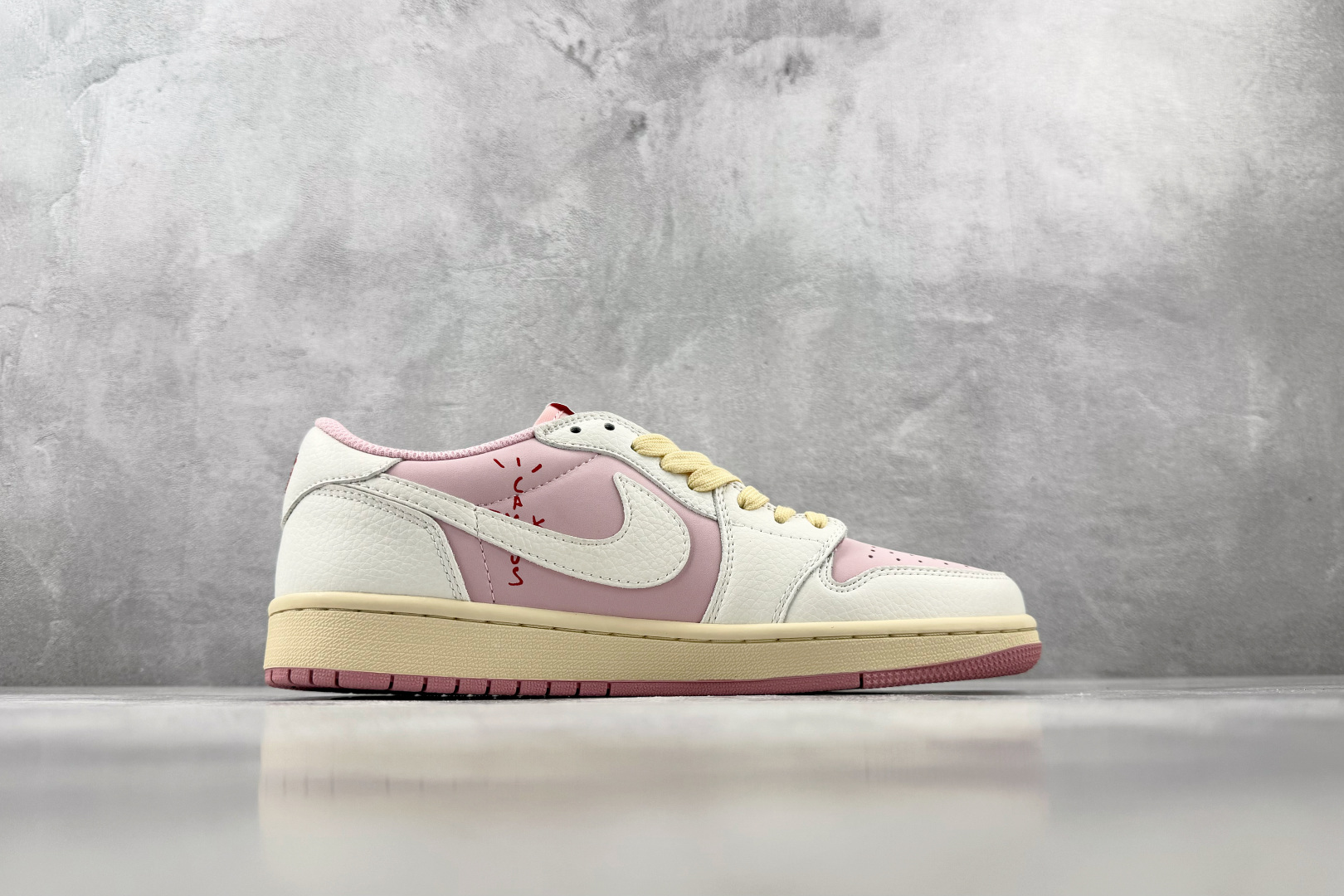 XC Jordan Air Jordan 1 Low OG SP 倒钩 粉白色 货号：DM7866 600 尺码：36 