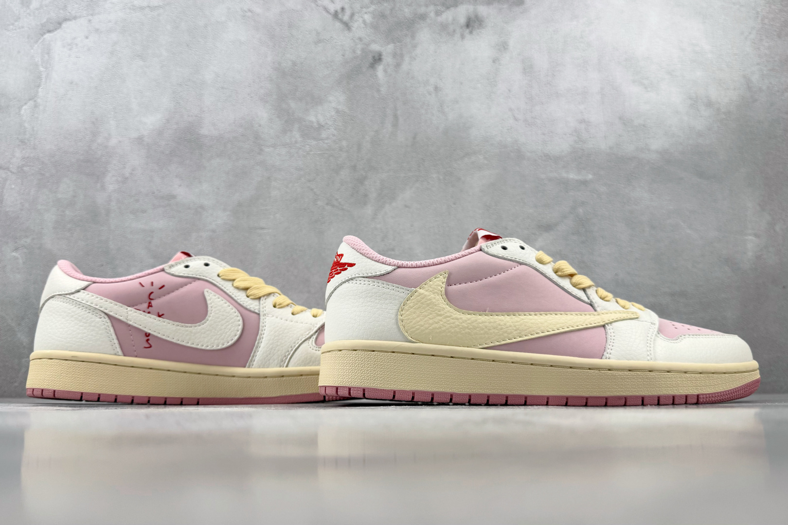 XC Jordan Air Jordan 1 Low OG SP 倒钩 粉白色 货号：DM7866 600 尺码：36 