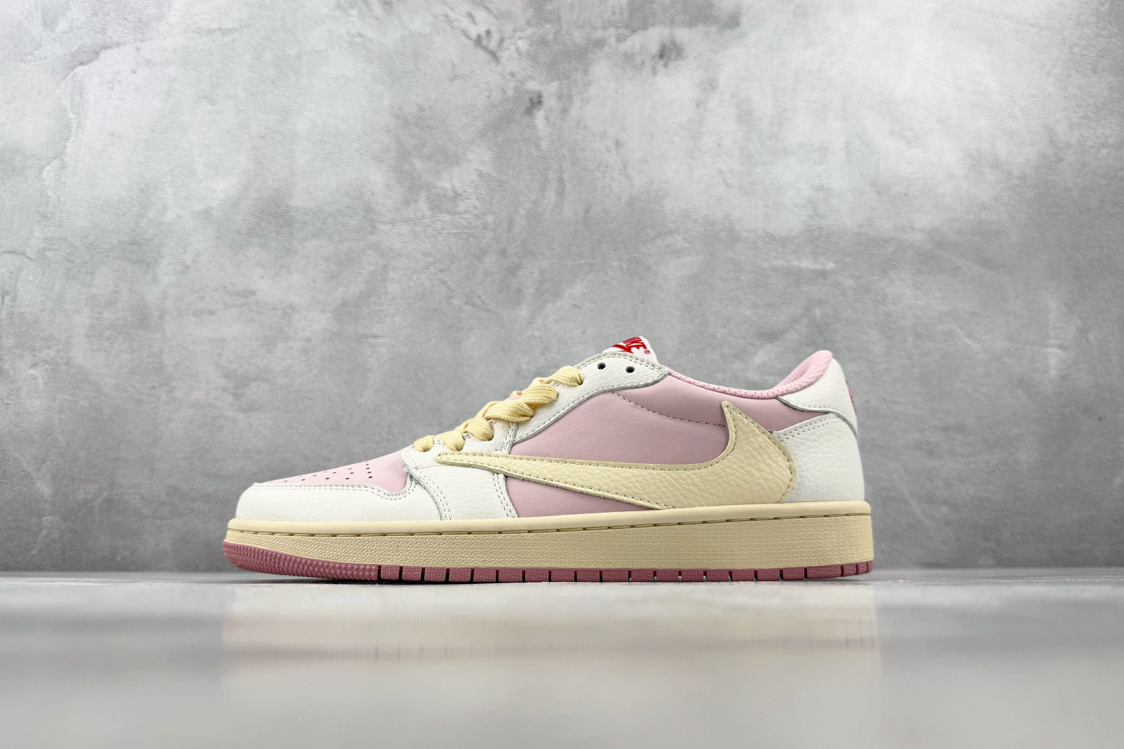 XC Jordan Air Jordan 1 Low OG SP 倒钩 粉白色 货号：DM7866 600 尺码：36 