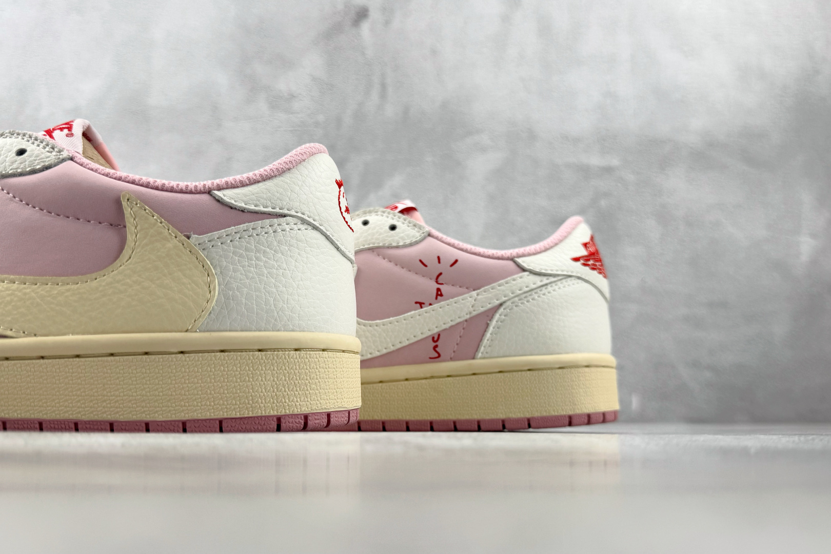 XC Jordan Air Jordan 1 Low OG SP 倒钩 粉白色 货号：DM7866 600 尺码：36 