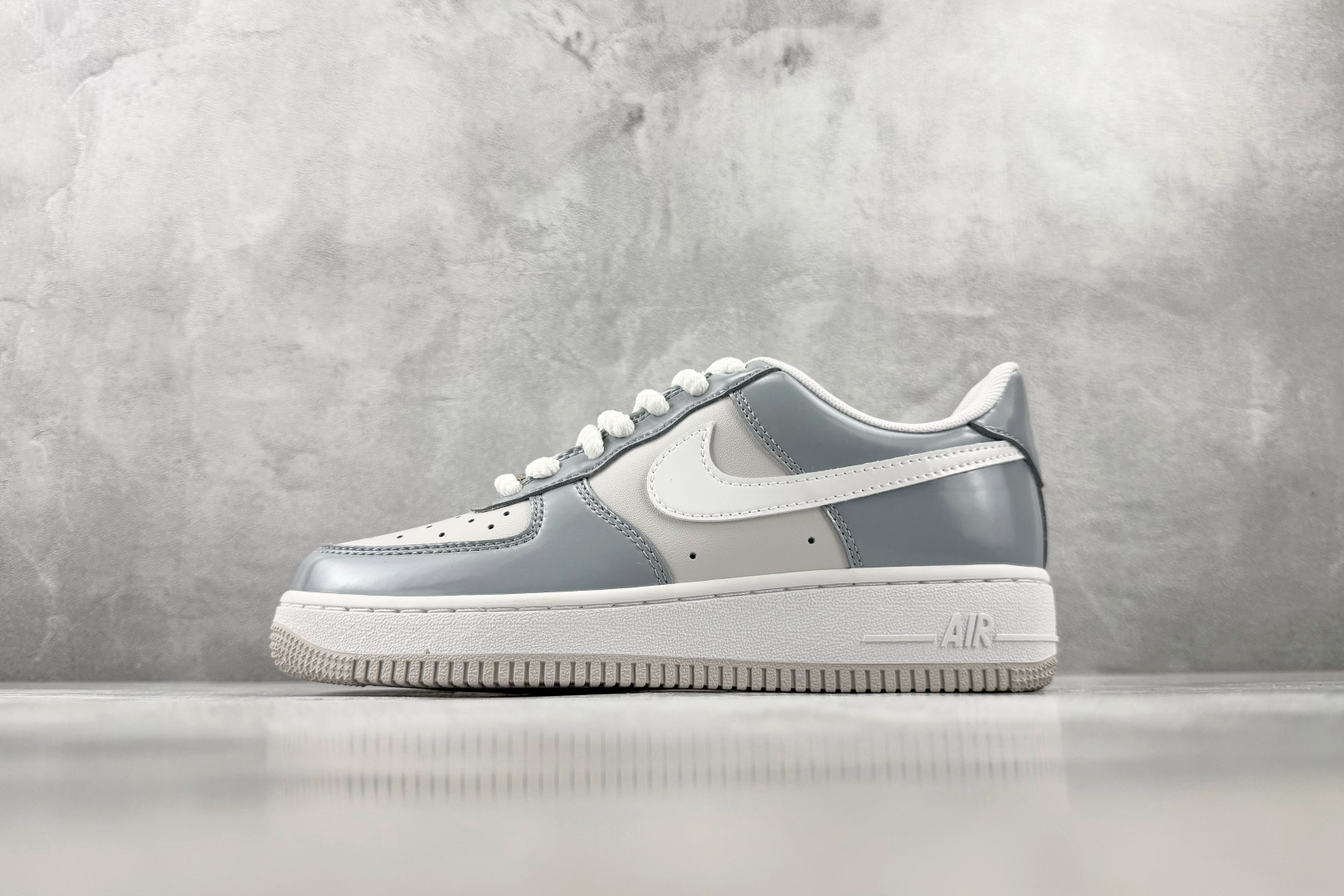 PB 外贸批次 Nike Air Force 1 Low 灰色 货号：HV9405-001 尺码：35.5 36 36.
