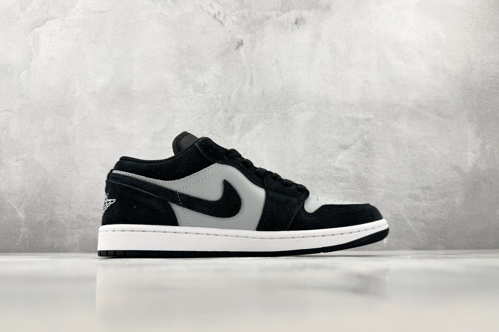 DT 公司级 Jordan Air Jordan 1 黑灰 货号：-048 尺码：35.5 36 36.5 37.5 3