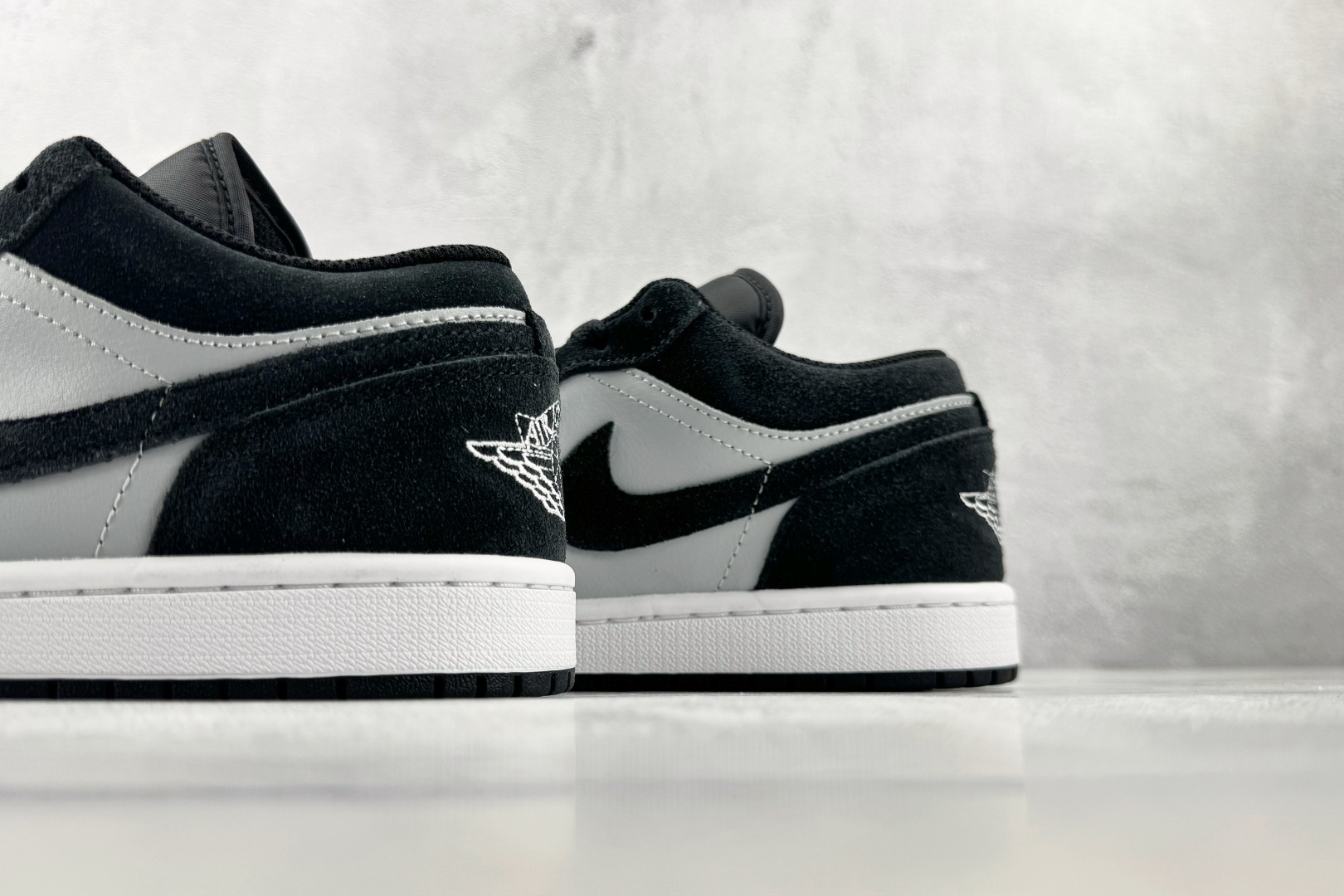 DT 公司级 Jordan Air Jordan 1 黑灰 货号：-048 尺码：35.5 36 36.5 37.5 3