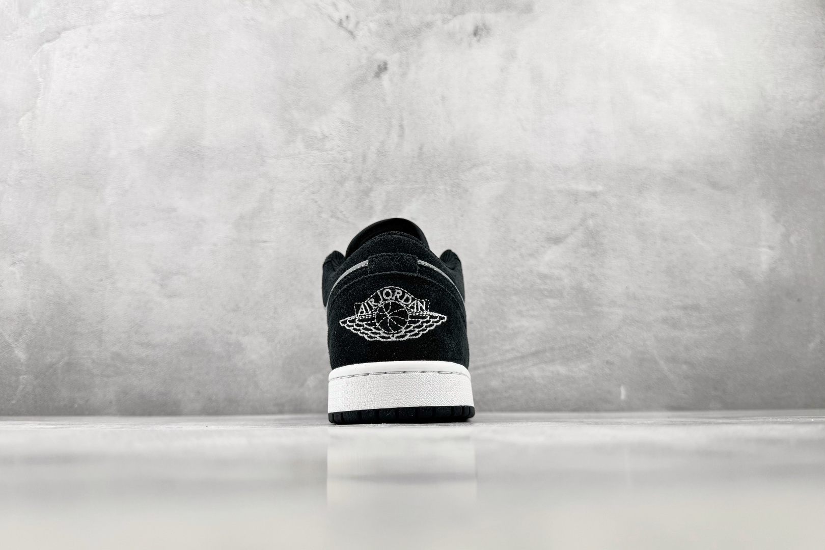 DT 公司级 Jordan Air Jordan 1 黑灰 货号：-048 尺码：35.5 36 36.5 37.5 3