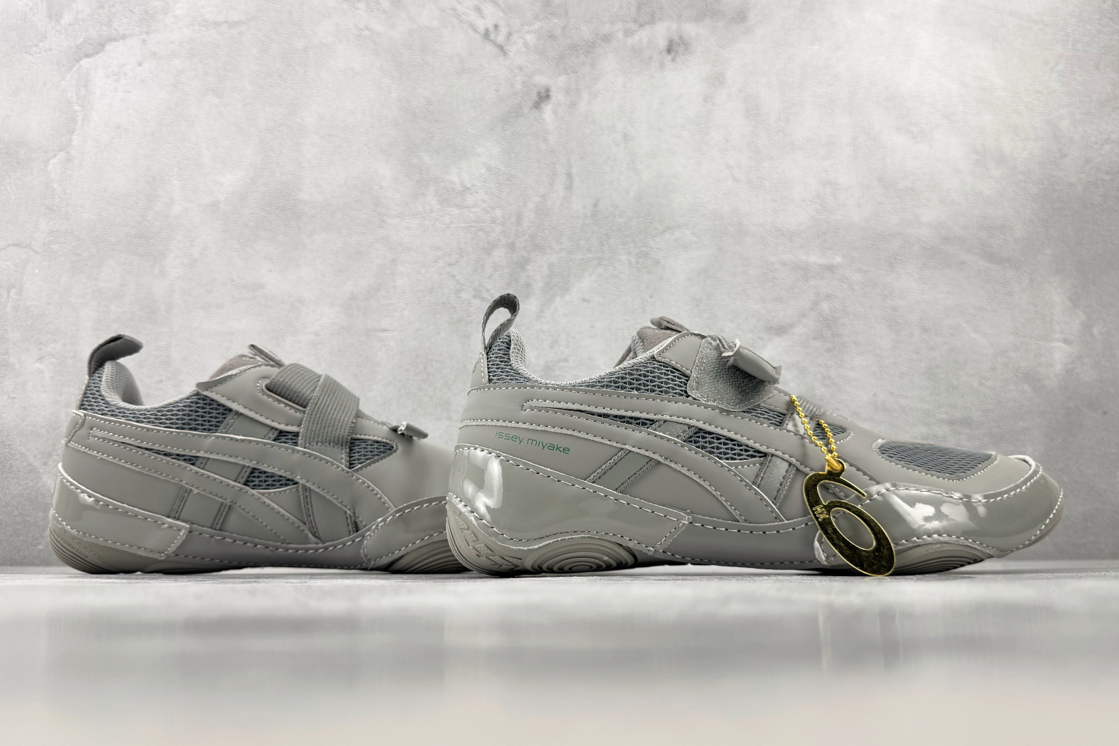 HX ISSEY MIYAKE/三宅一生 × ASICS HYPER TAPING 联名限定款 灰色 货号:1203B1 HX ISSEY MIYAKE/三宅一生 × ASICS HYPER TAPING 联名限定款 灰色 货号:1203B1