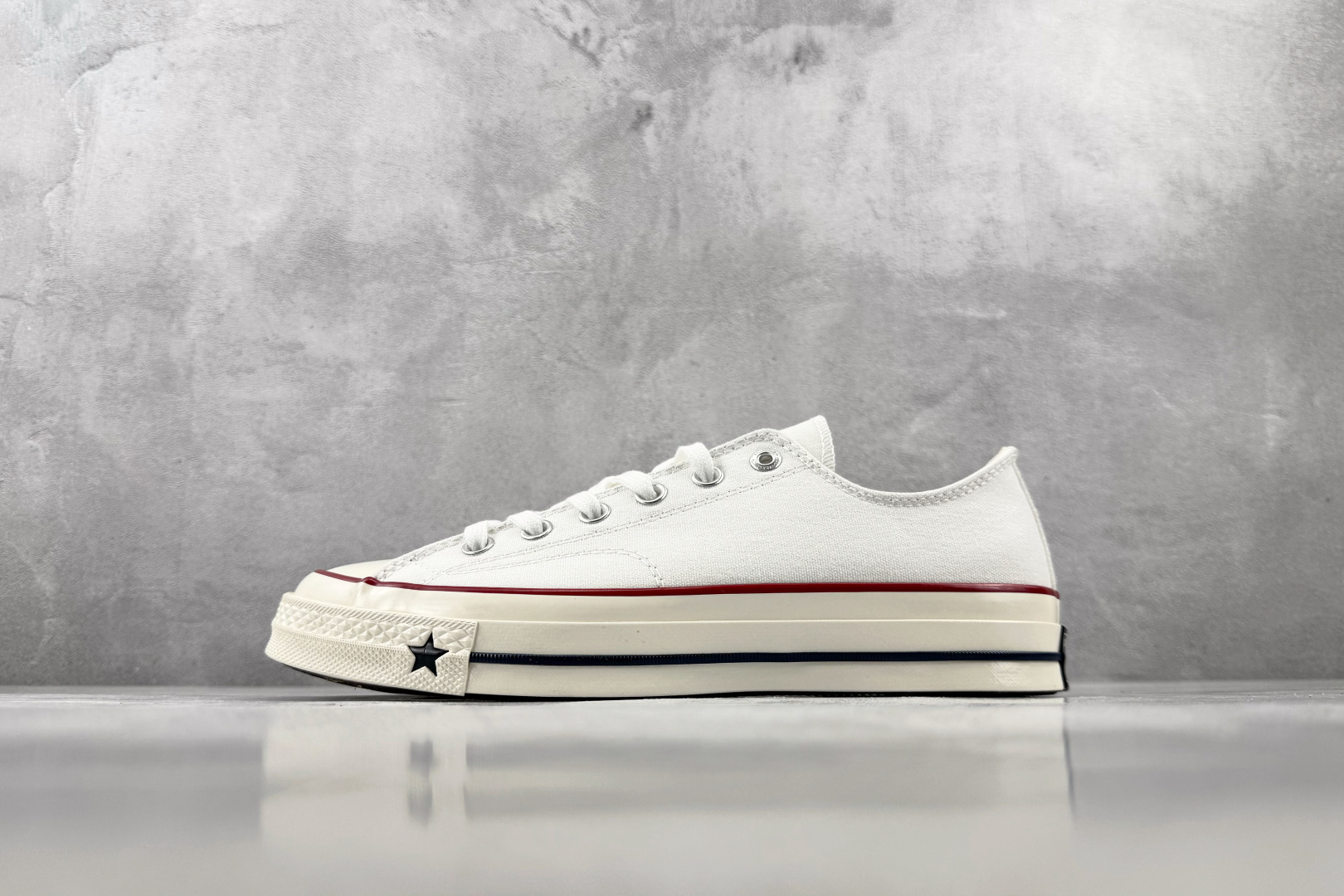 H版 Converse CHUCK 70 X 白色 • 重磅帆布：采用12盎司高密度棉帆布，不易变形，透气性好 • 全橡