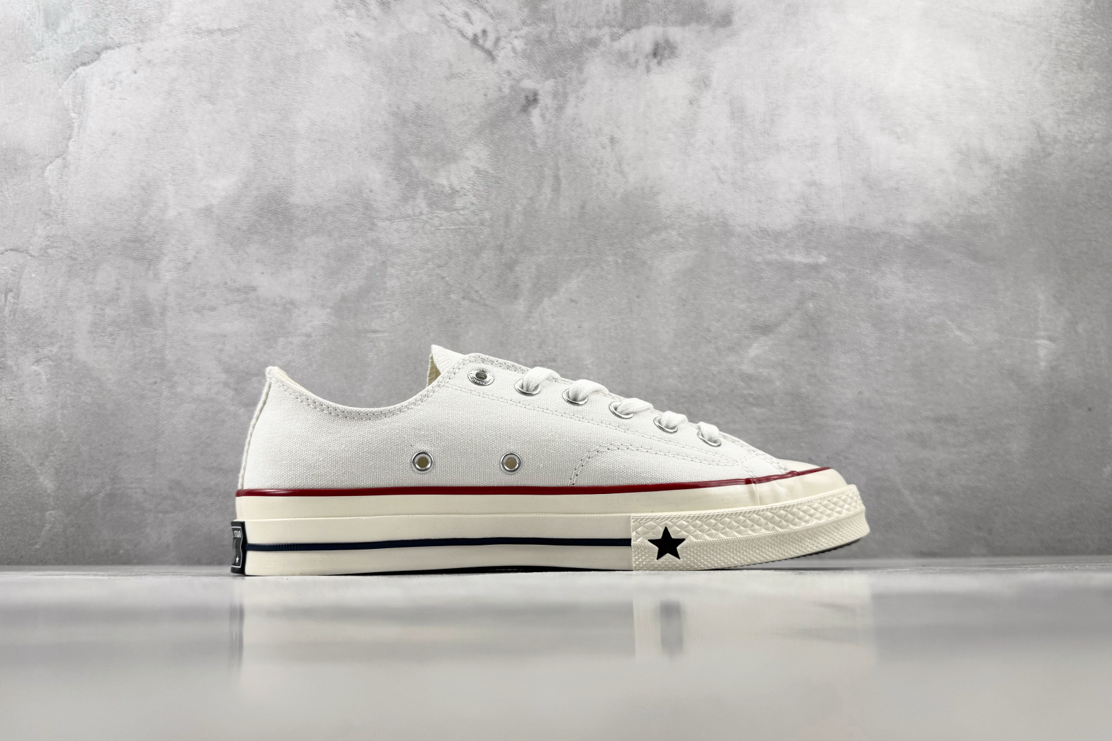 H版 Converse CHUCK 70 X 白色 • 重磅帆布:采用12盎司高密度棉帆布,不易变形,透气性好 • 全橡 H版 Converse CHUCK 70 X 白色 • 重磅帆布:采用12盎司高密度棉帆布,不易变形,透气性好 • 全橡