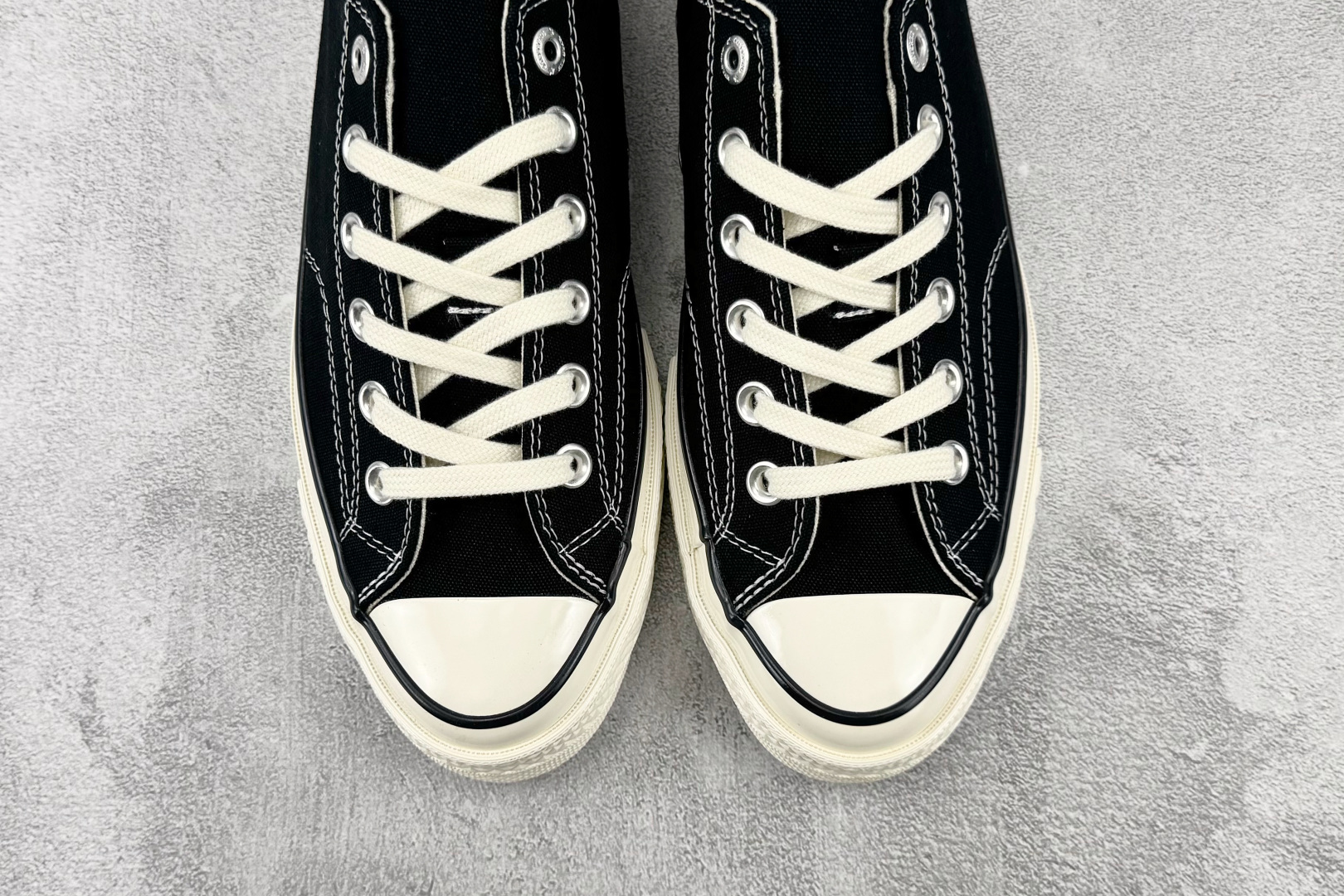 H版 Converse CHUCK 70 X 黑色 • 重磅帆布：采用12盎司高密度棉帆布，不易变形，透气性好 • 全橡