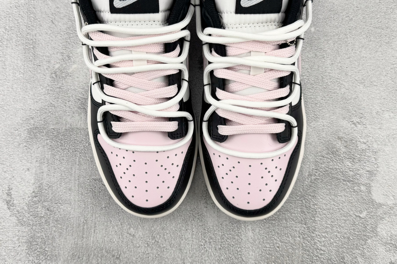YC Nike Dunk Low 甜心库洛米 货号：CW1590 100 尺码：35.5 36 36.5 37.5 38