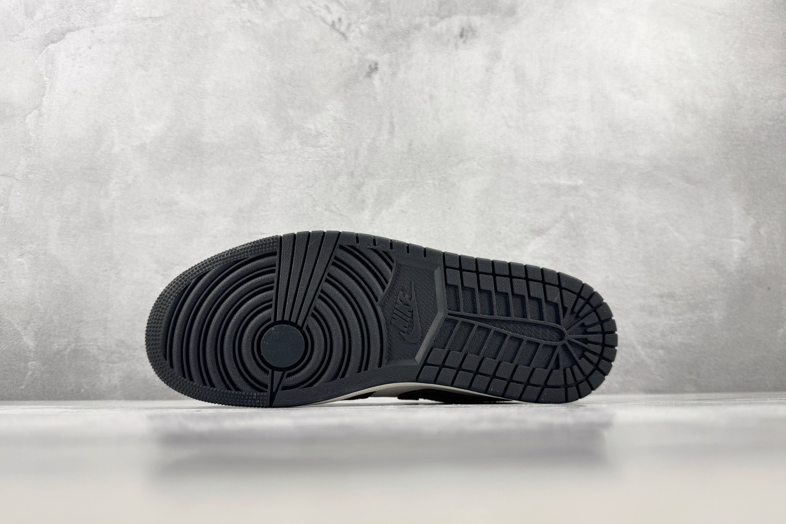 DT 公司级 Jordan Air Jordan 1 白棕 货号：-200 尺码：35.5 36 36.5 37.5 3